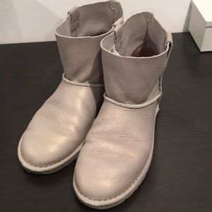 Ugg Leather grey Iridescent Bootie Unlined